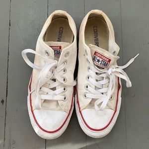 White converse low tops
